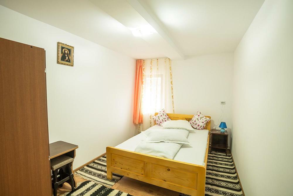 Casa Ionescu Hotel Sadova  Buitenkant foto